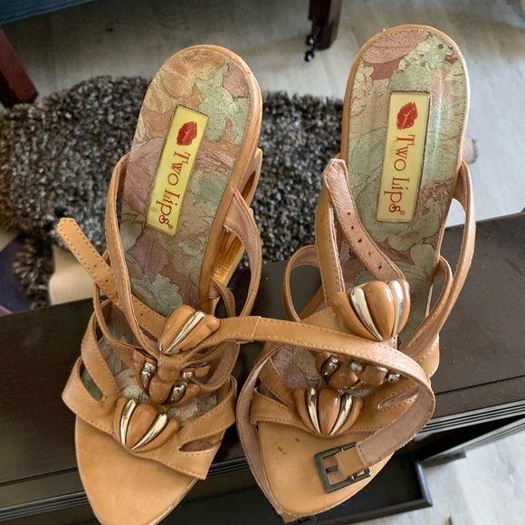 Sandals - Picture 1 of 4